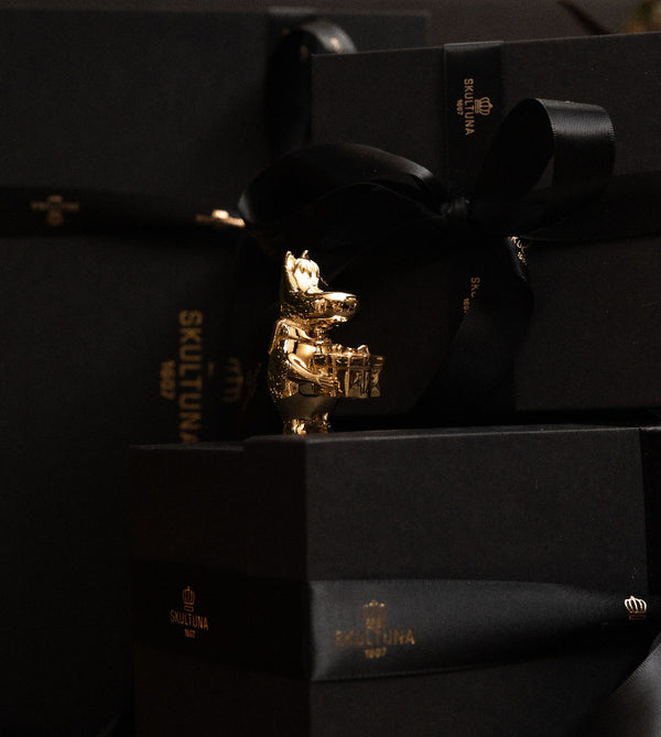 Snorkmaiden with a gift