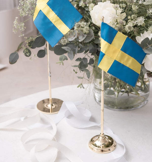 Flaggstång med svenska flaggan för bordet