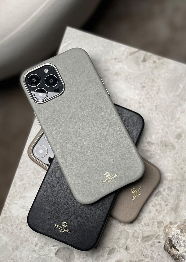 The Case Factory x Skultuna – iPhone Leather Case – Grey